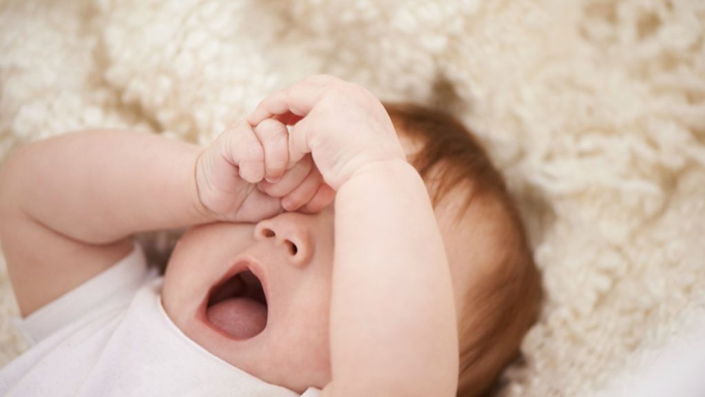 Mi bebé duerme mal, ¿Qué hago? 5 como despertar a un bebe dormido si es realmente necesario